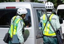 「卑怯だよな」駐車監視員が反則切符を切るのは“大人しそうな人”ばかり？   元警官が明かす“ノルマ優先”取り締まりの非情な実態