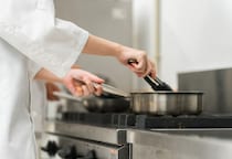 栄養士専門学校で“いじめ放置”された女性が教員に「感情的なメール」送り即退学…理不尽がまかり通る背景