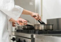 栄養士専門学校で“いじめ放置”された女性が教員に「感情的なメール」送り即退学…理不尽がまかり通る背景