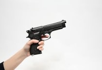 憎き父を射殺も…娘は「無罪」に？　解剖が暴いた“3時間前の病死”、心臓を撃ち抜いても“殺人”にならぬ法的落差