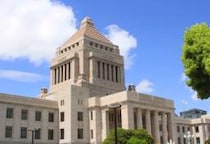 首相官邸も裁判所も「喫煙NG」なのに「国会内はOK」なぜ？　「議員に喫煙者が多いから」の噂も…“法律のルール”はどうなっているか