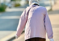 かつては“狭き門”だったが…10年超で「警察官」受験者は1/4に　高齢者捜索が「主要任務」となった秋田県警、人手不足で迫る治安の限界