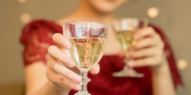 人気YouTuberも参入「ギャラ飲み」報酬は“1円”でも申告義務？　税理士が警告する無申告のペナルティと正しい対処法とは