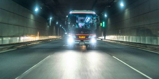 夜行バスに“赤ちゃん連れ”で乗車…「夜泣きやばい」「舌打ちが聞こえてくる殺気立った車内」　法律上の問題はある？【弁護士解説】