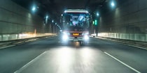 夜行バスに“赤ちゃん連れ”で乗車…「夜泣きやばい」「舌打ちが聞こえてくる殺気立った車内」　法律上の問題はある？【弁護士解説】