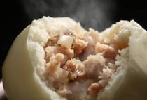 「551は新幹線で食べちゃダメだろ」“豚まん”めぐりネット大激論…　車内の飲食、JRの公式ルール&法律上の注意点は？
