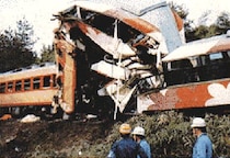 上り・下り列車が正面衝突「信楽高原鐡道事故」から35年　赤信号発車、安全装置も動作せず42名死亡…“最悪の連鎖”引き起こした2つの工事