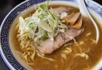 人気ラーメン店「食事中のスマホ禁止」守れない客は“退店”も…　独自ルールは法律上どこまで認められる？【弁護士解説】