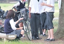 「どういう教育をしたらこんな子に育つのか」少年少女が84歳相手に羽交い絞め“8万円強盗”し逮捕…「大人と同じ刑事罰」の可能性も