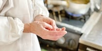 「お金に結びつけるのは嫌」という美徳の罠…人口減少が進む秋田、“安すぎる料金”が命取りに？　求められる「価格の再定義」