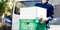 「コープみらい」配達員が車両内“排尿”で大騒動も…ドライバーらは“同情”　切実すぎる物流業界の「トイレ」事情