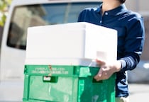 「コープみらい」配達員が車両内“排尿”で大騒動も…ドライバーらは“同情”　切実すぎる物流業界の「トイレ」事情