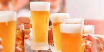 「酒を飲まないなら居酒屋に来るな」SNSで議論…　“ノンアルのみの注文NG”ルールは法的に認められるか？【弁護士解説】