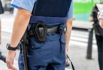「衣替えを何回やらせるのか」元警官もうんざり…制服は“1着ウン万円”、夏服・冬服に「合服」も　“高温化”でも変わらない警視庁の“硬直体質”