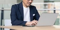 50代男性が“職場のパソコン”で「アダルトサイト」を閲覧…　懲戒処分だけでなく「セクハラ」になる可能性も【弁護士解説 】