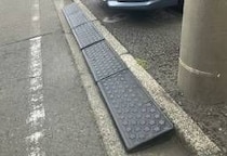 道路上に「段差解消プレート」設置で罰金「50万円」？　拘禁刑や損害賠償の可能性も…弁護士が警告する“違法性”