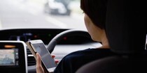 新名神6人死亡事故「ショート動画見ながら運転」で渋滞に追突…精神科医が指摘する“大人のスマホ依存”原因とは