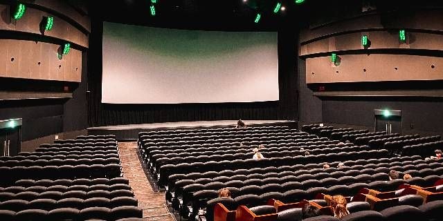 映画館各社が2000円→2200円に“一斉値上げ”…「カルテル」にならない? 独禁法の境界線となる「合意」の有無とは【弁護士解説】
