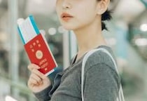 今日からパスポート手数料「7000円値下げ」、ただし出国税は“3倍”に…「旅券法」改正の“狙い”とは