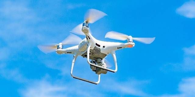 今日から「改正ドローン規制法」が施行 皇居・自衛隊基地など重要施設の周辺“1000メートル”が飛行禁止に、罰則も強化