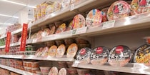 カップラーメン売場に「生肉」放置…スーパーでの迷惑行為、成立する“犯罪”は？　最大で“3年の拘禁刑”の可能性も【弁護士解説】