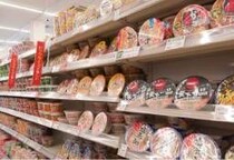 カップラーメン売場に「生肉」放置…スーパーでの迷惑行為、成立する“犯罪”は？　最大で“3年の拘禁刑”の可能性も【弁護士解説】