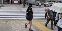 「歩きスマホ事故」で救急搬送、最多は10代“ではない”…脳のキャパオーバーで“生命の危険”増大も、処罰する法律なしの現状