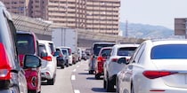 お盆の高速渋滞、今年は“436回・最長45km”の予想…避けるべきは下り「8日・13日」上り「14日・15日」、“バッテリー上がり”のリスクに要注意