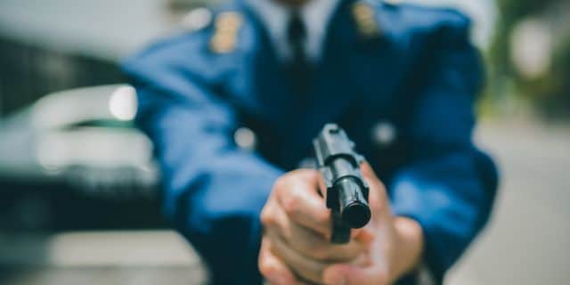 「撃たれても撃っちゃイカン」警視庁OBが明かす拳銃使用の葛藤…河内長野「2発で射殺」なぜ起きた？