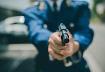 「撃たれても撃っちゃイカン」警視庁OBが明かす拳銃使用の葛藤…河内長野「2発で射殺」なぜ起きた？