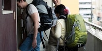 家の隣で“民泊トラブル”…大田区で苦情5倍超、騒音・ゴミ被害にどう対処？ 弁護士が教える、「受忍限度」超えた時に“住民”がとれる方法