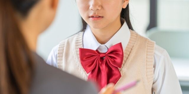 「他のみんなが嫌な気分になる」教員の“理不尽な叱責”に地裁が「過失」認める判決…“先生からのハラスメント”訴えた女子生徒の“思い”