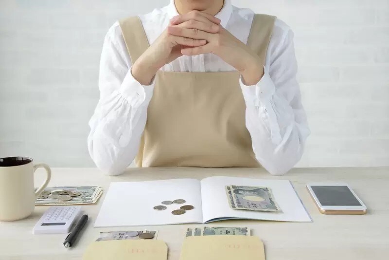 家計に悩む主婦 