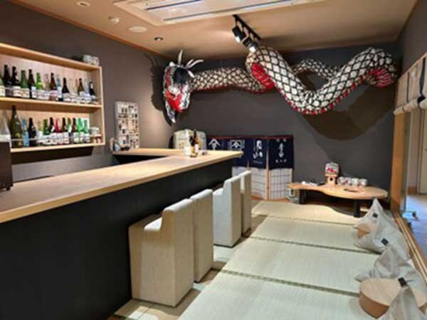 日本酒ソムリエと乾杯！地酒バーで“私の一杯”を探す夜 