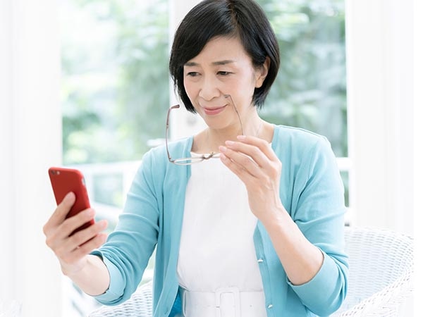 「なんとなく見えづらい」は老眼だけのせいじゃない？