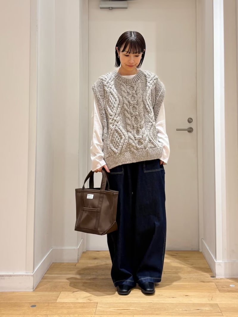 ざっくりニットベストをアクセントに