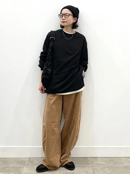 【GU】旬のブラウンカラーを試すなら！コーデュロイのバレルパンツ