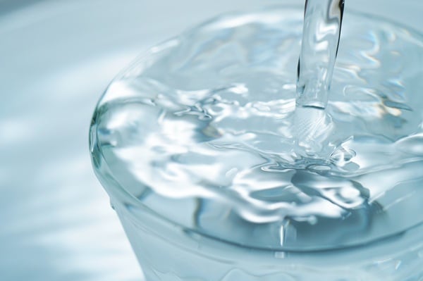 ストレスは“心のコップ”にたまる——あふれる前に「流す習慣」を