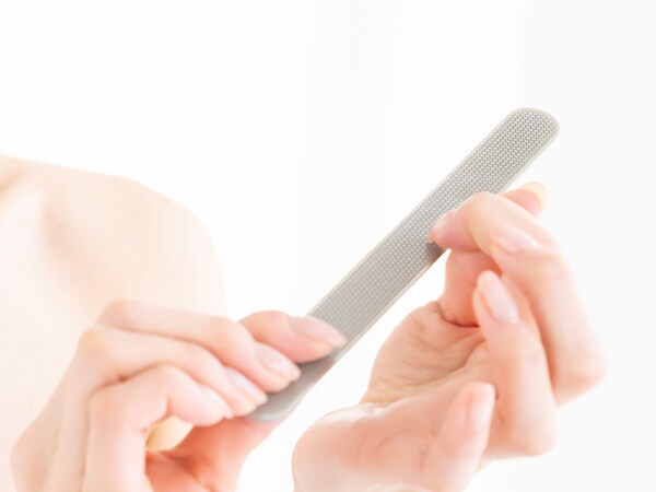 若々しい手元をつくる簡単3ステップ!セルフネイルケアの基本を解説