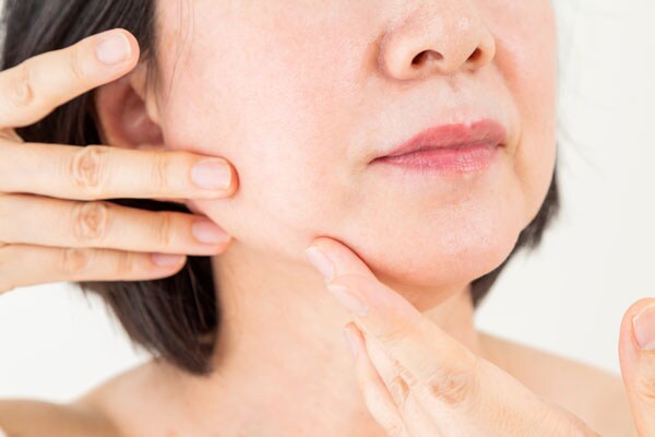 「深層筋」にアプローチして肌を引き上げ