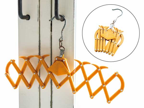 折り畳み式のハンガーなら場所を取らずに衣類のしわを防ぐ