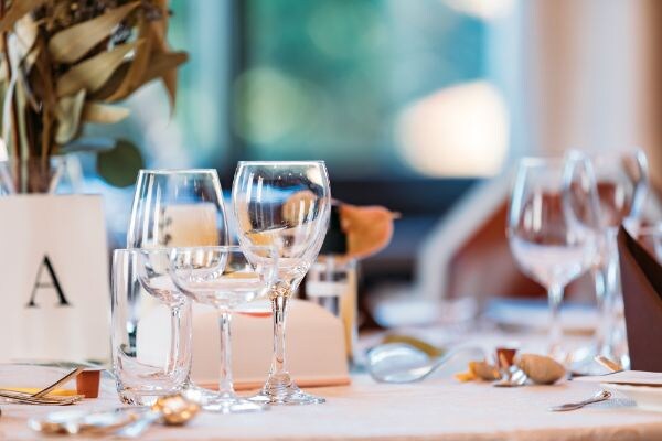 場所別!顔合わせにおすすめの50代母親の服装・コーデ