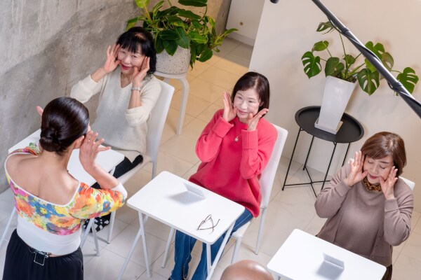 笑顔美人レッスン　講師：間々田佳子さん