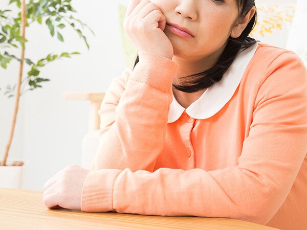 【大人の心理テスト】女性が落ち込んでいる理由で暴かれる心理は？