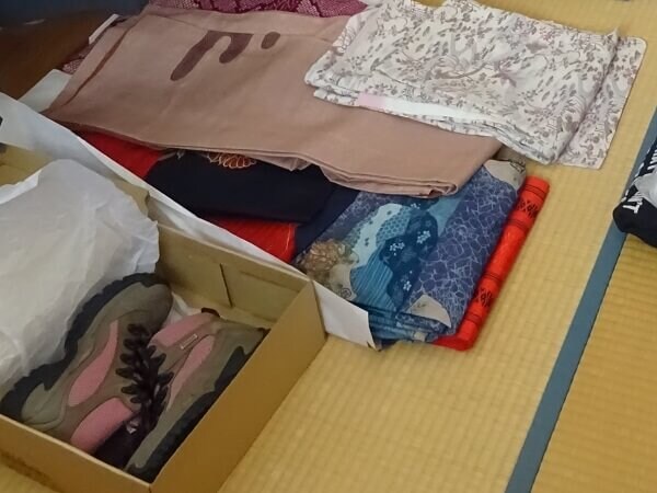 着物や帯、孫娘のランドセルも