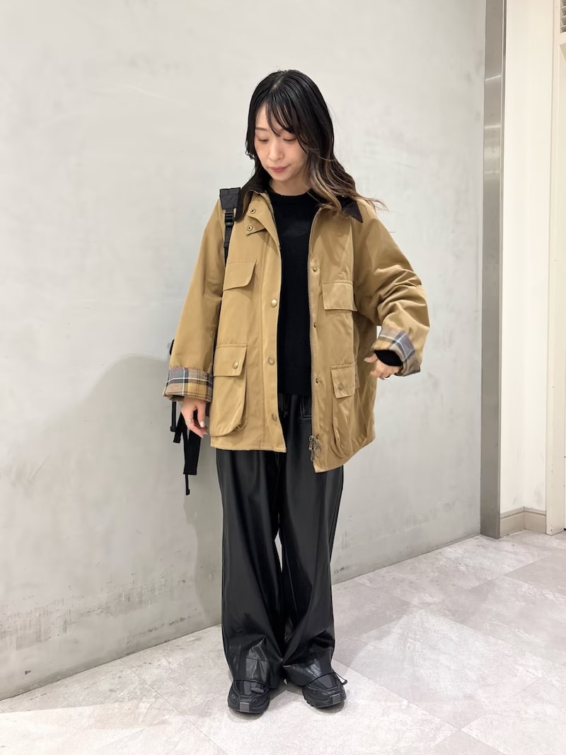 インナーコーデの色を統一してIラインを強調