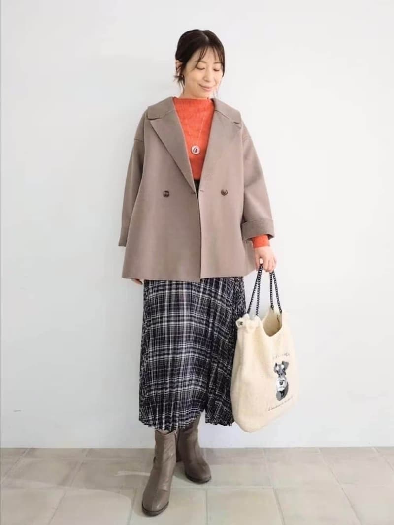 長く着られる！ベージュのオーバーコート