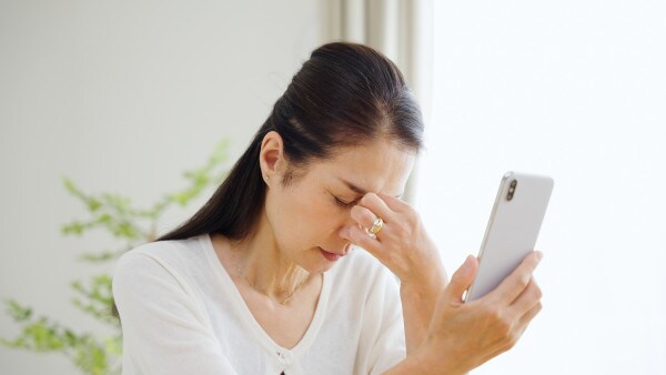 スマホや老眼…疲れ目の原因はさまざま 