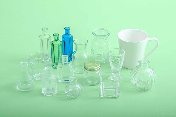 セリアは小ぶりの花瓶が充実!