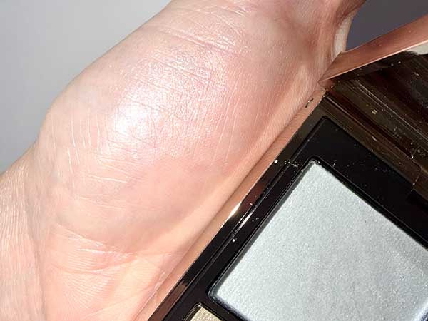 2．冬には「シルバーラメ」を。ラメの大きさに注意